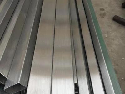 廠家直銷 304不銹鋼厚壁拉絲方管工業(yè)級拉絲方管規(guī)格全可定制