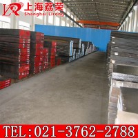 模具鋼是用來制造冷沖模、熱鍛模、壓鑄模等模具的鋼種。模具是機(jī)械制造、無線電儀表、電機(jī)、電器等工業(yè)部門中制造零件的主要加工工具。模具的質(zhì)量直接影響著壓力加工工藝的質(zhì)量、產(chǎn)品的精度產(chǎn)量和生產(chǎn)成本，而模具的