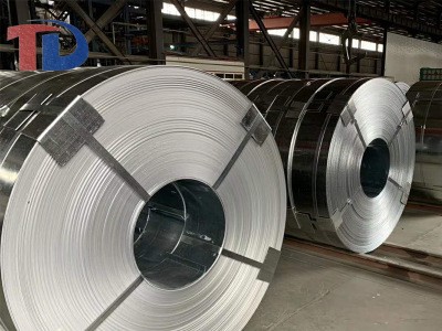 現(xiàn)貨供應(yīng) 帶鋼 鍍鋅帶鋼 可分條開平 小飛剪各種規(guī)格帶鋼