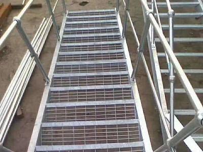 廠家現(xiàn)貨機械壓焊插接不銹鋼異形鋼格板污水處理廠踏步齒形鋼格板