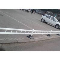 供應(yīng)高強度停車場護欄