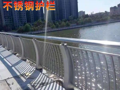 橋梁護(hù)欄欄桿304不銹鋼加厚不銹鋼河道景觀橋梁不銹鋼燈光護(hù)欄廠