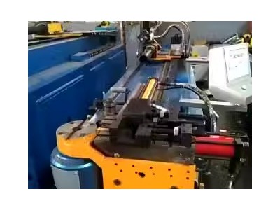 廠家專業(yè)生產(chǎn)彎管機 圓管方管折彎 全自動彎管機